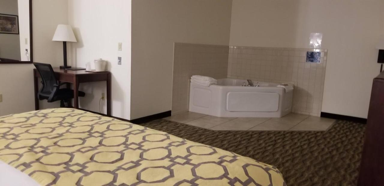 Baymont By Wyndham Harlan Hotel Bagian luar foto