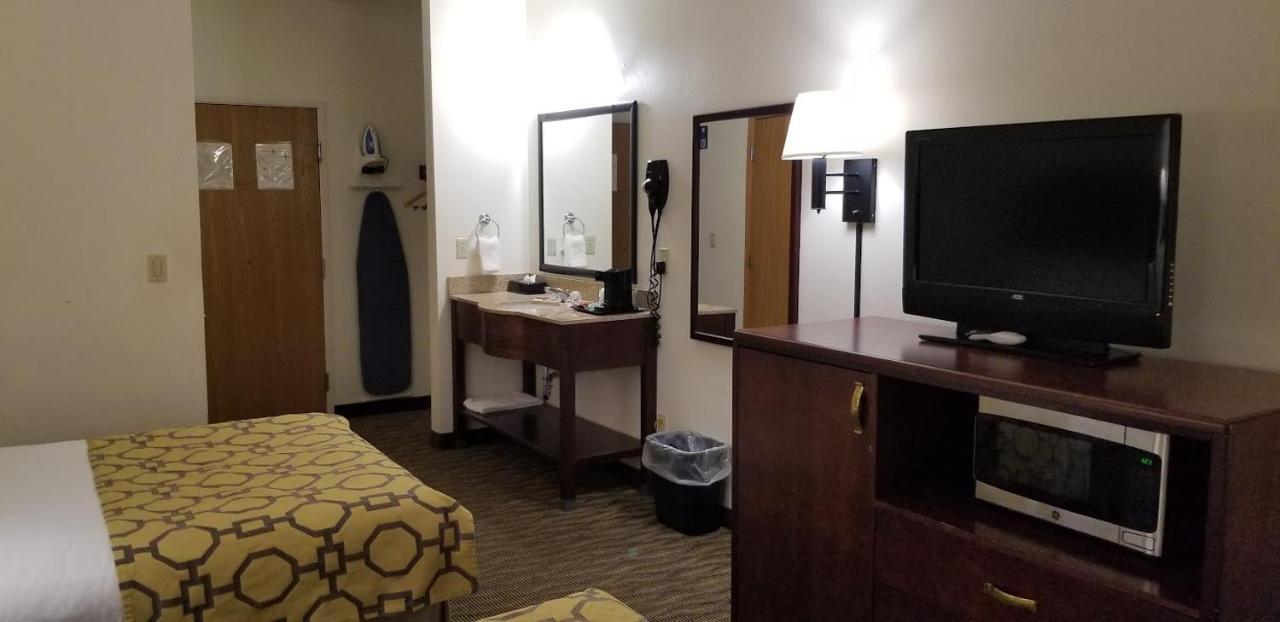 Baymont By Wyndham Harlan Hotel Bagian luar foto