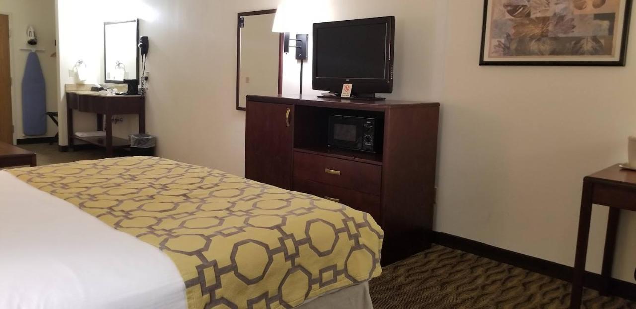 Baymont By Wyndham Harlan Hotel Bagian luar foto