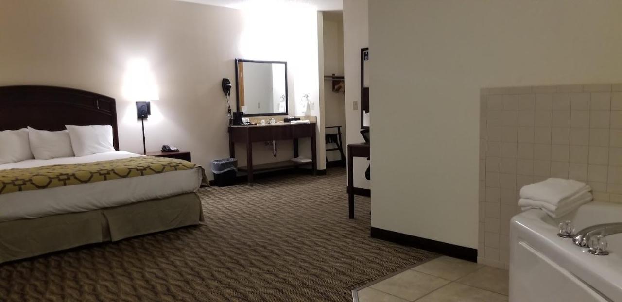Baymont By Wyndham Harlan Hotel Bagian luar foto