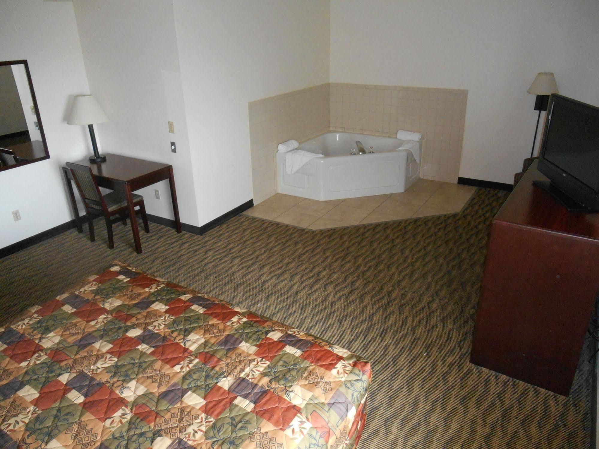 Baymont By Wyndham Harlan Hotel Bagian luar foto